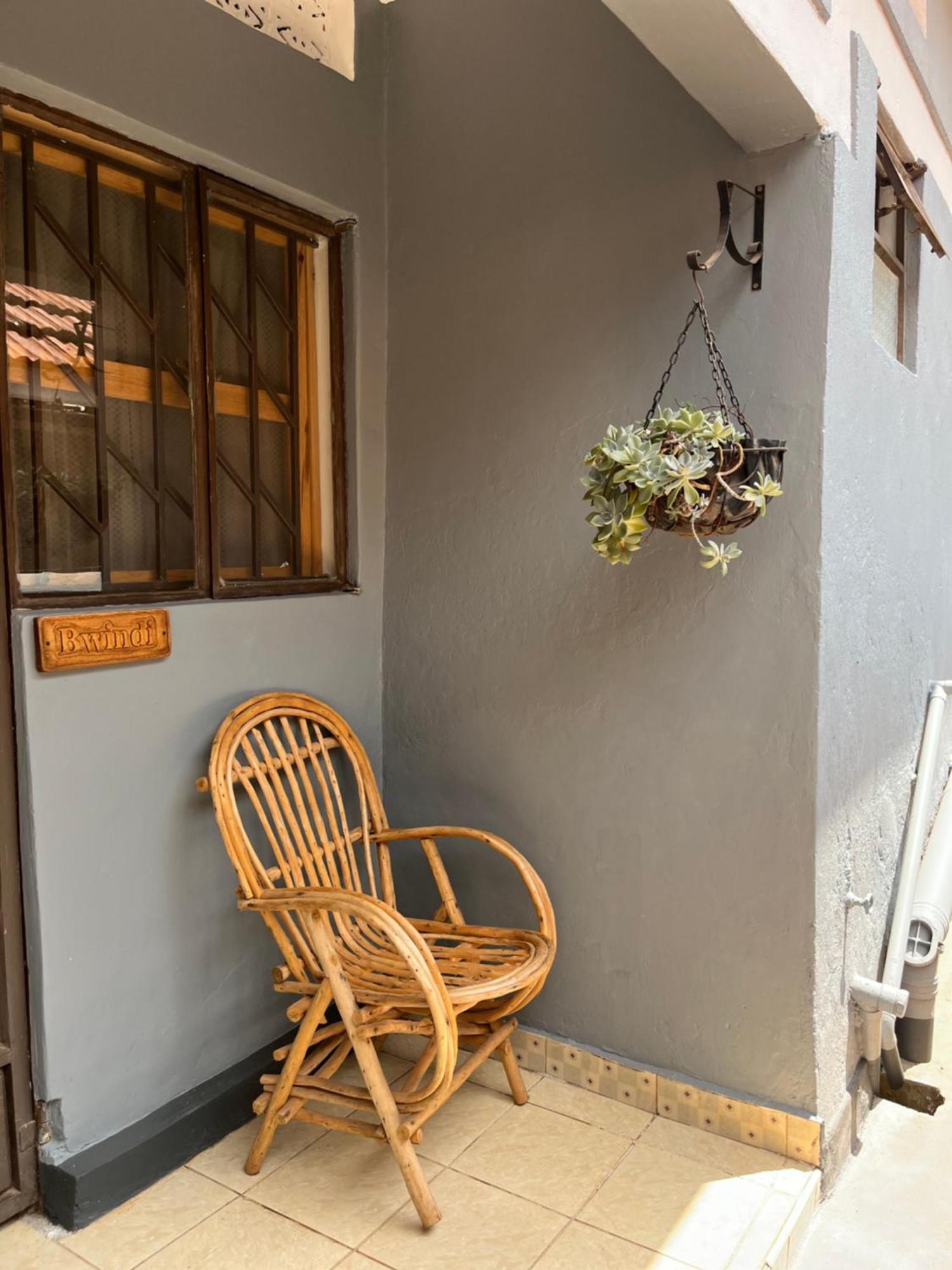 30 Wilson Bed & Breakfast Джинджа Екстериор снимка