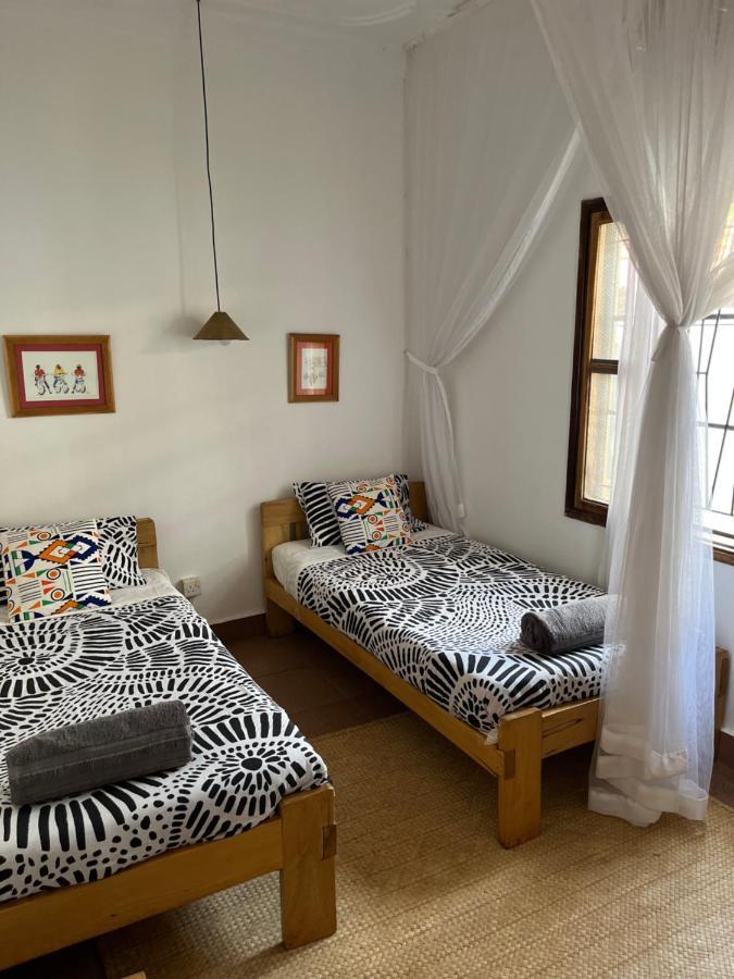 30 Wilson Bed & Breakfast Джинджа Екстериор снимка