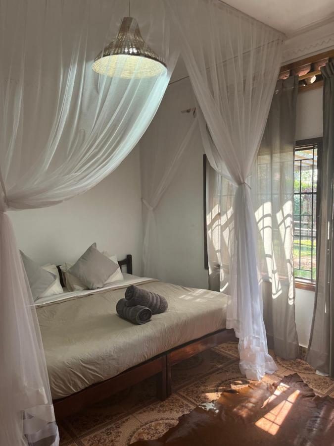 30 Wilson Bed & Breakfast Джинджа Екстериор снимка