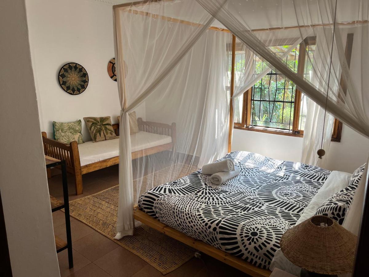 30 Wilson Bed & Breakfast Джинджа Екстериор снимка