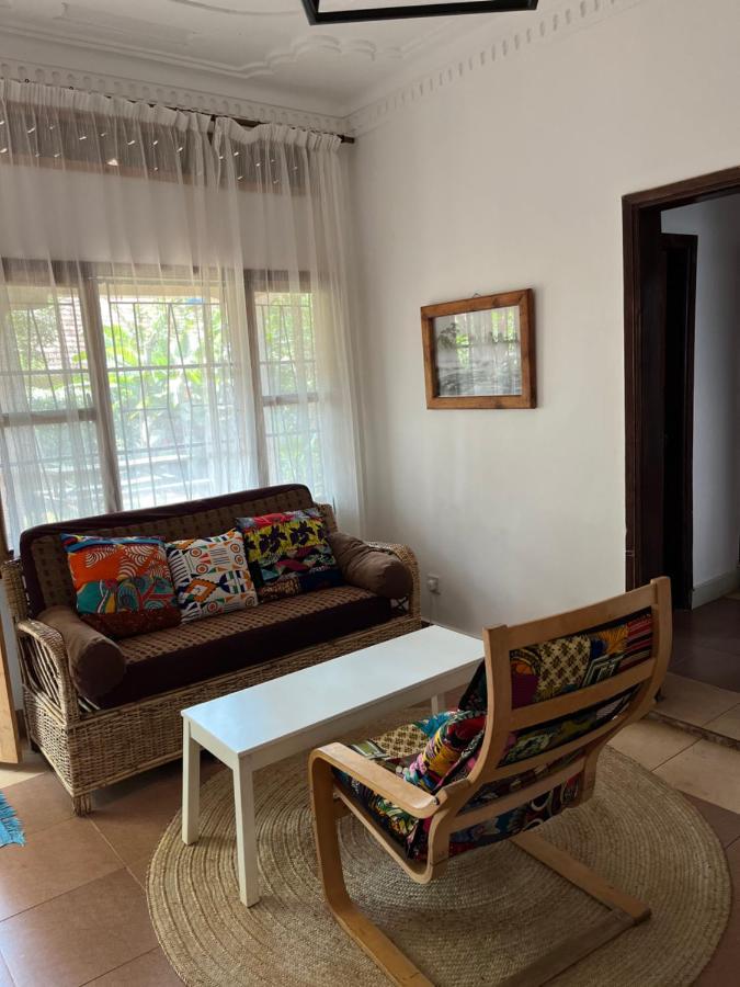 30 Wilson Bed & Breakfast Джинджа Екстериор снимка