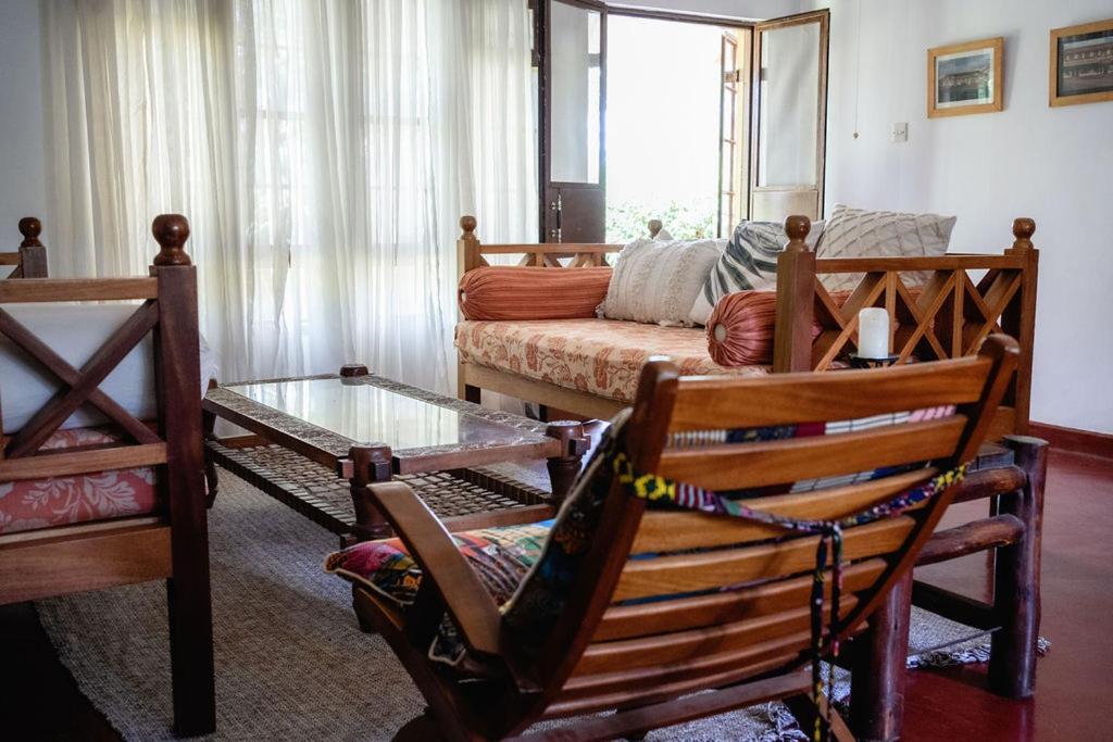 30 Wilson Bed & Breakfast Джинджа Екстериор снимка