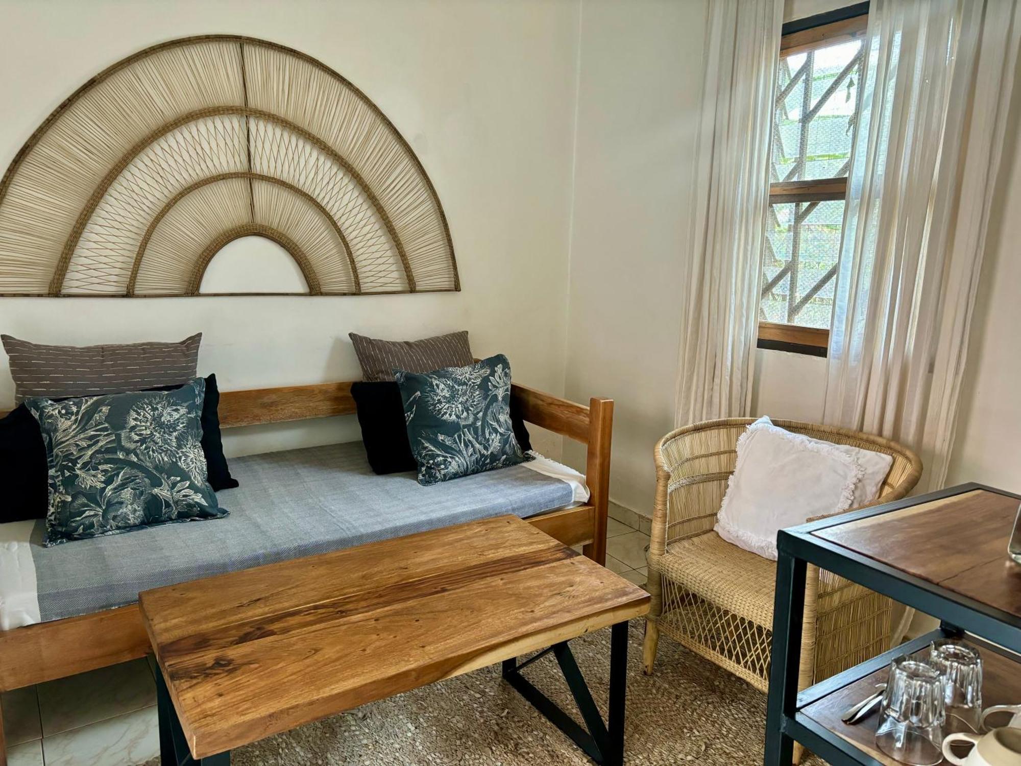 30 Wilson Bed & Breakfast Джинджа Екстериор снимка