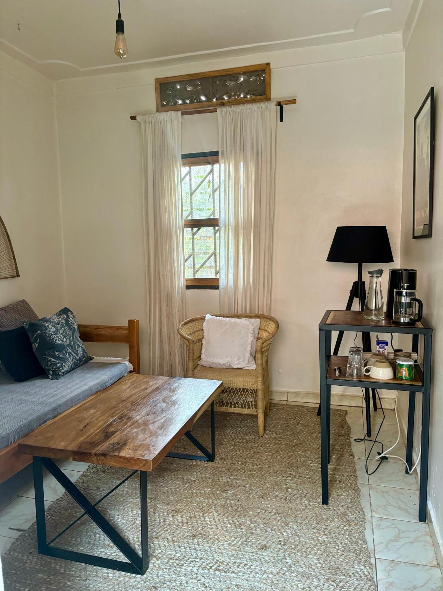 30 Wilson Bed & Breakfast Джинджа Екстериор снимка